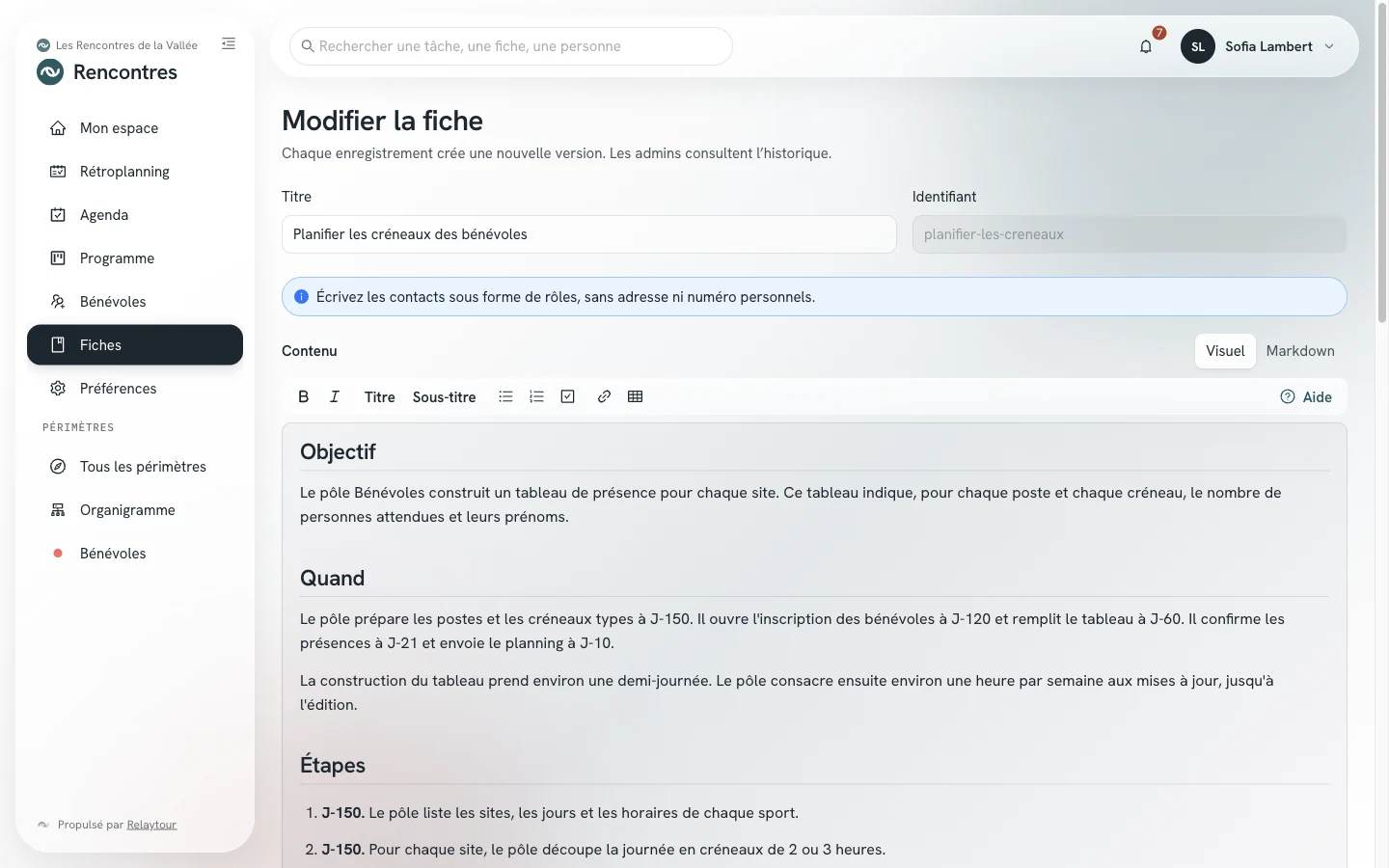 Éditeur d'une fiche en mode visuel : le titre, l'identifiant, puis la barre de mise en forme au-dessus du texte.
