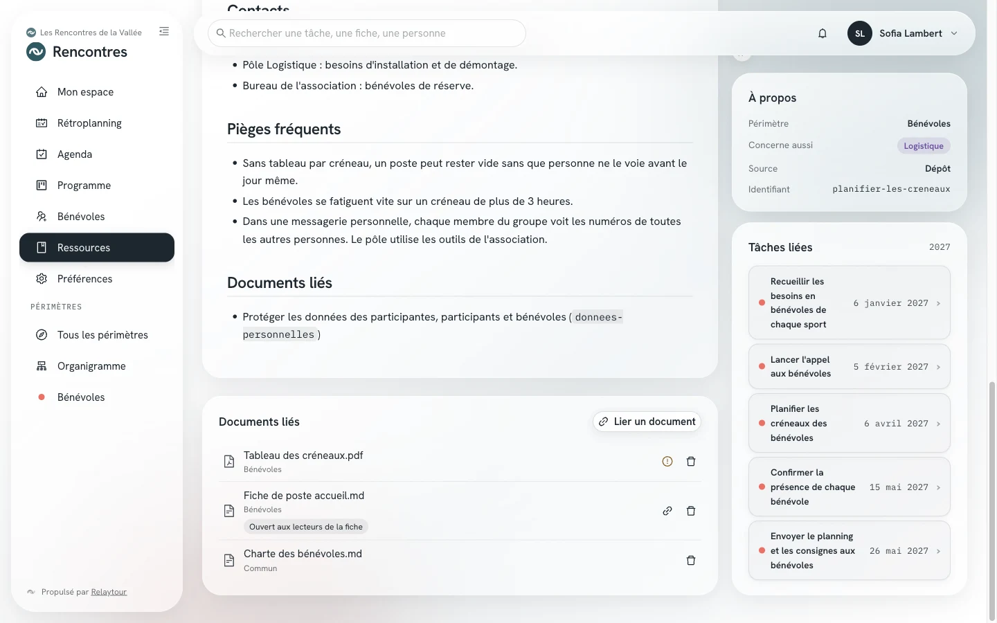 Bas d'une fiche méthode : le panneau Documents liés avec deux documents du dossier Bénévoles et un document du dossier Commun. Le premier porte un bouton d'alerte, le deuxième la mention Ouvert aux lecteurs de la fiche.