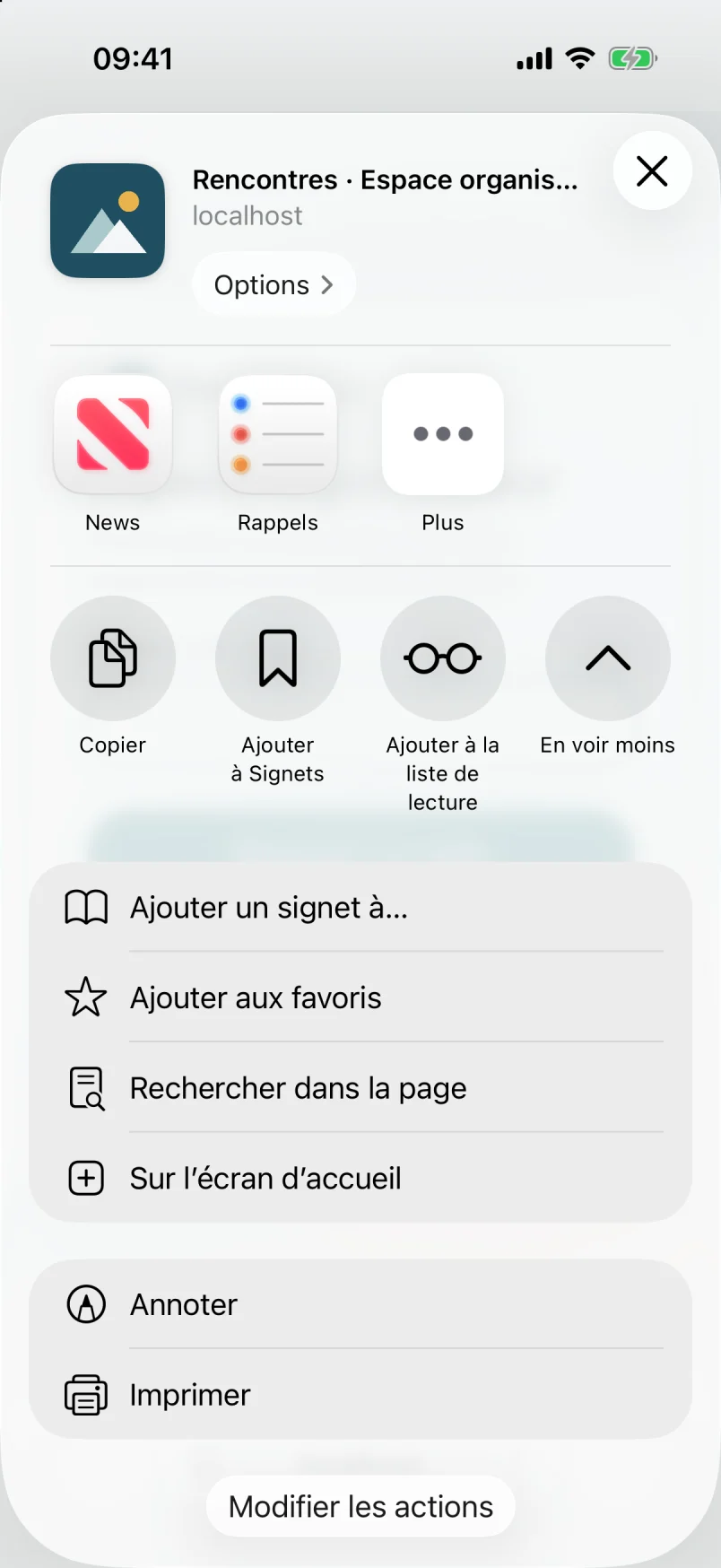 Feuille de partage de Safari, dépliée : l'entrée Sur l'écran d'accueil figure dans la liste.