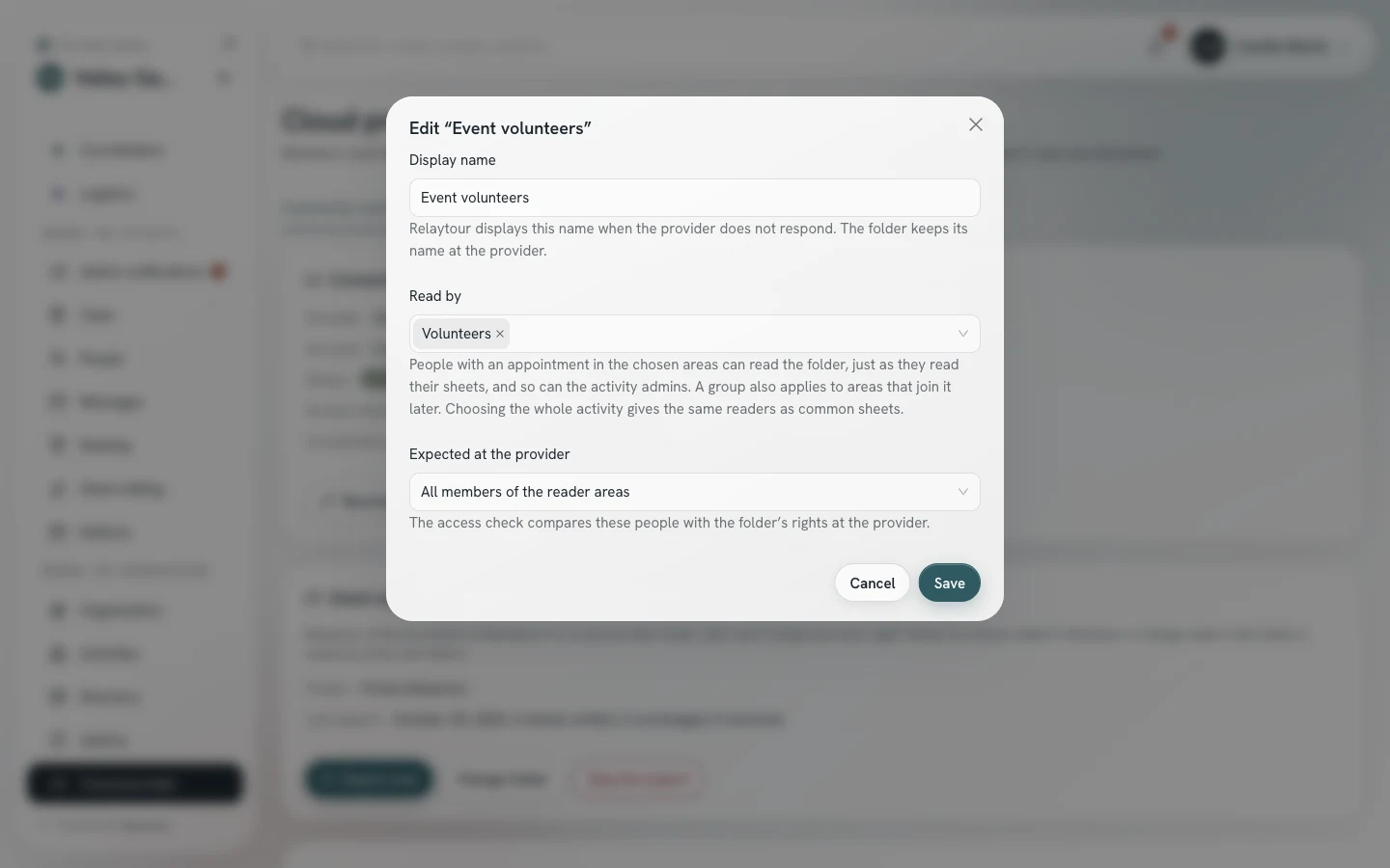 Edit window of the Volunteers linked folder: the display name, the Read by list with the Volunteers area, and the choice of people expected at the provider.