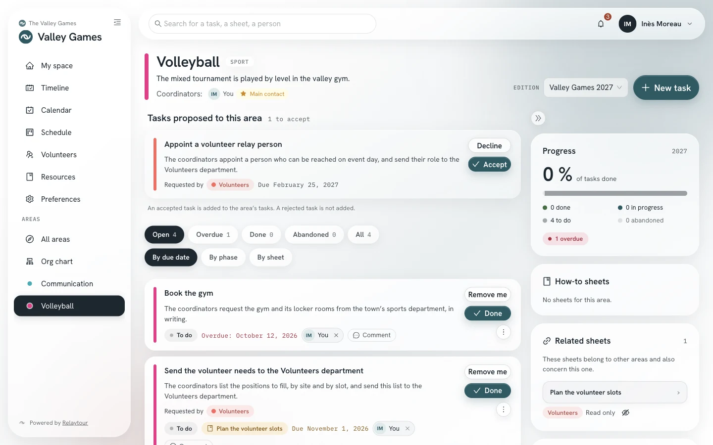 Page of an area that receives a proposed task: the title, the area that requests it, its due date and the Decline and Accept buttons.
